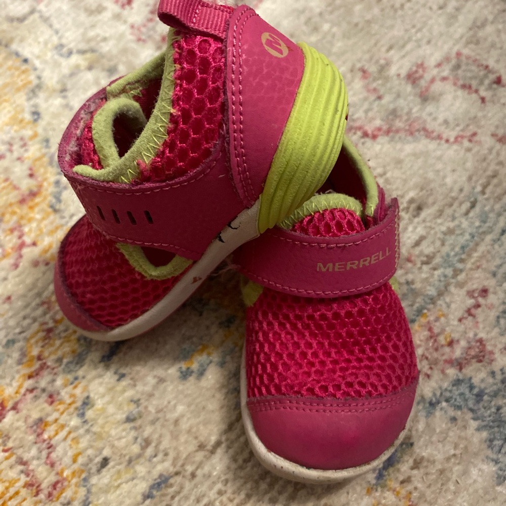 Size 4 Merrell - Picture 3 of 3